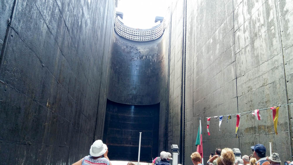 17 CROISIERE SUR LE DOURO Ecluse de Carrapatelo (dénivellation de 43 m )