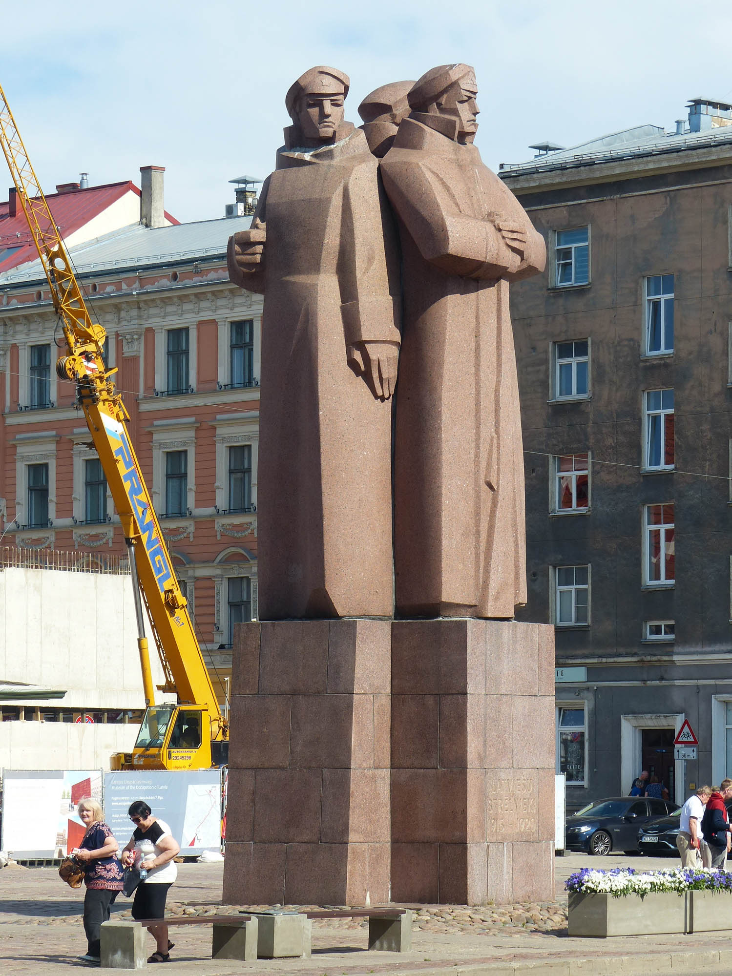 17 le monument aux soldats