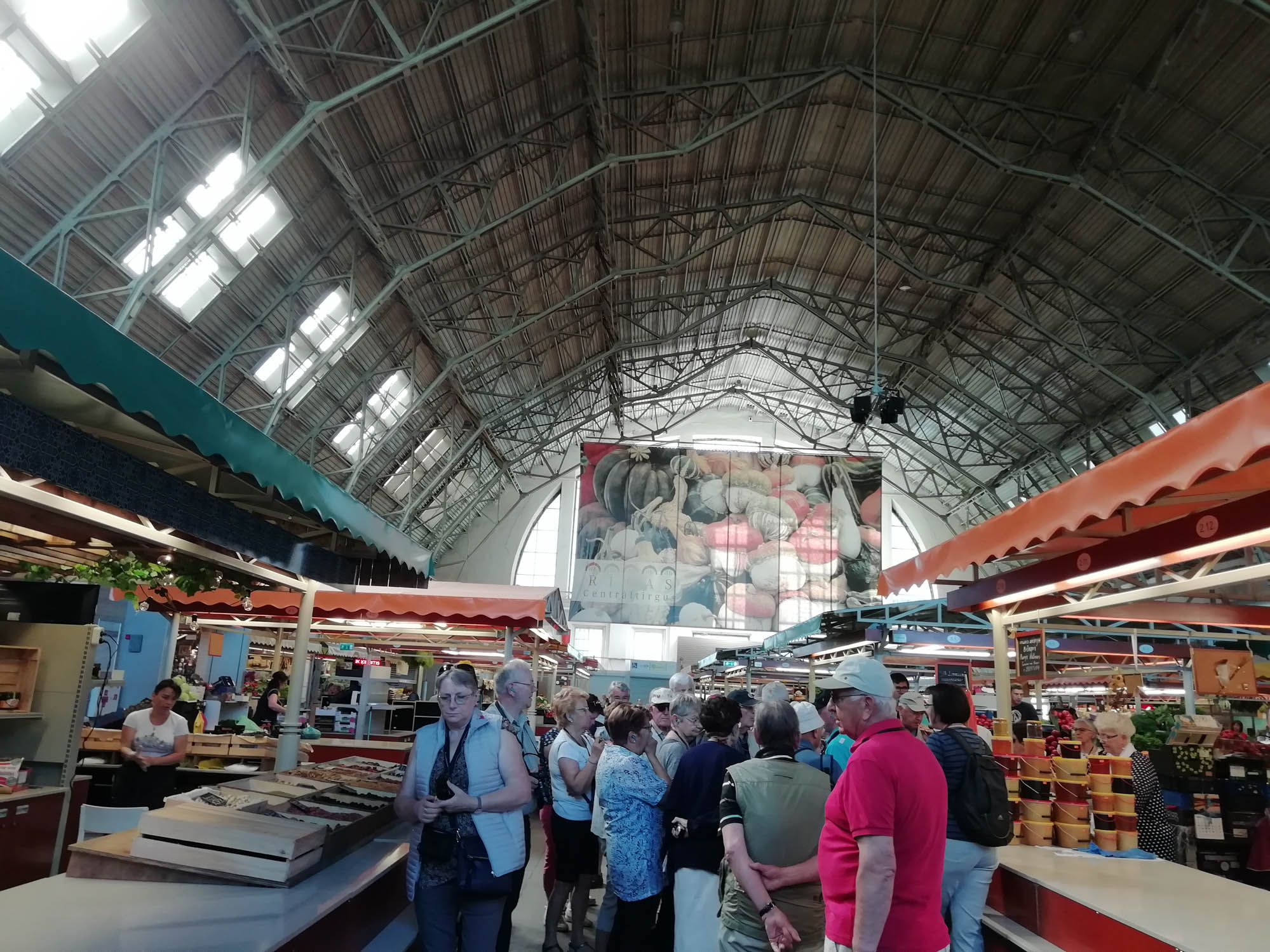 22 l'intérieur du marché