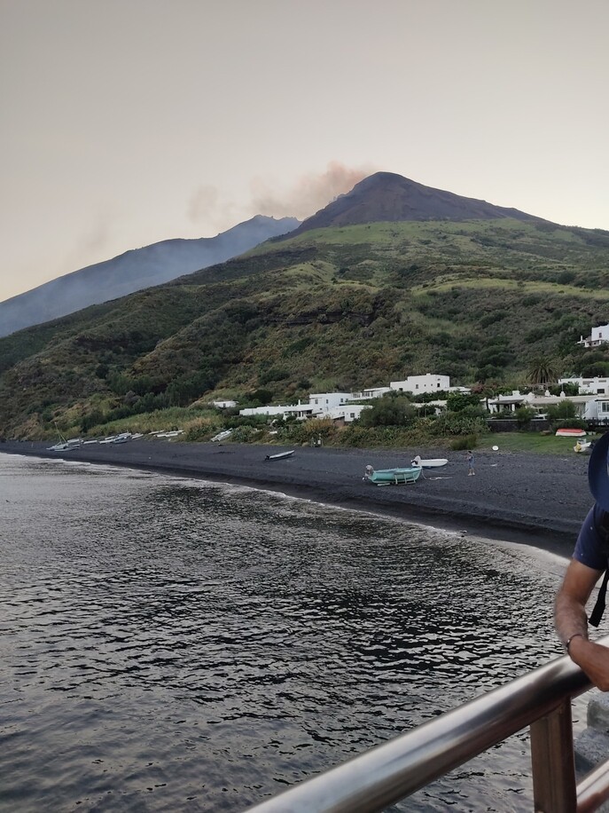 26 la plage de stromboli 1