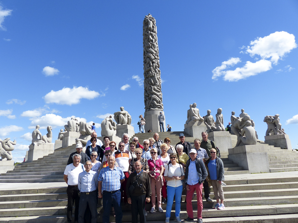 26 Oslo  Le groupe au parc Vigeland